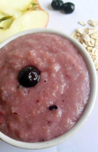 Apple, banana and blueberry oatmeal for baby
