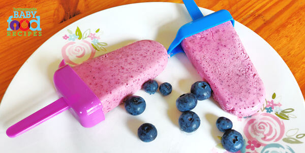 Blueberry popsicles with fresh blueberries